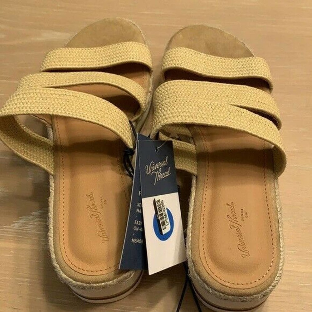 Universal Threads Florence Tan Wedge